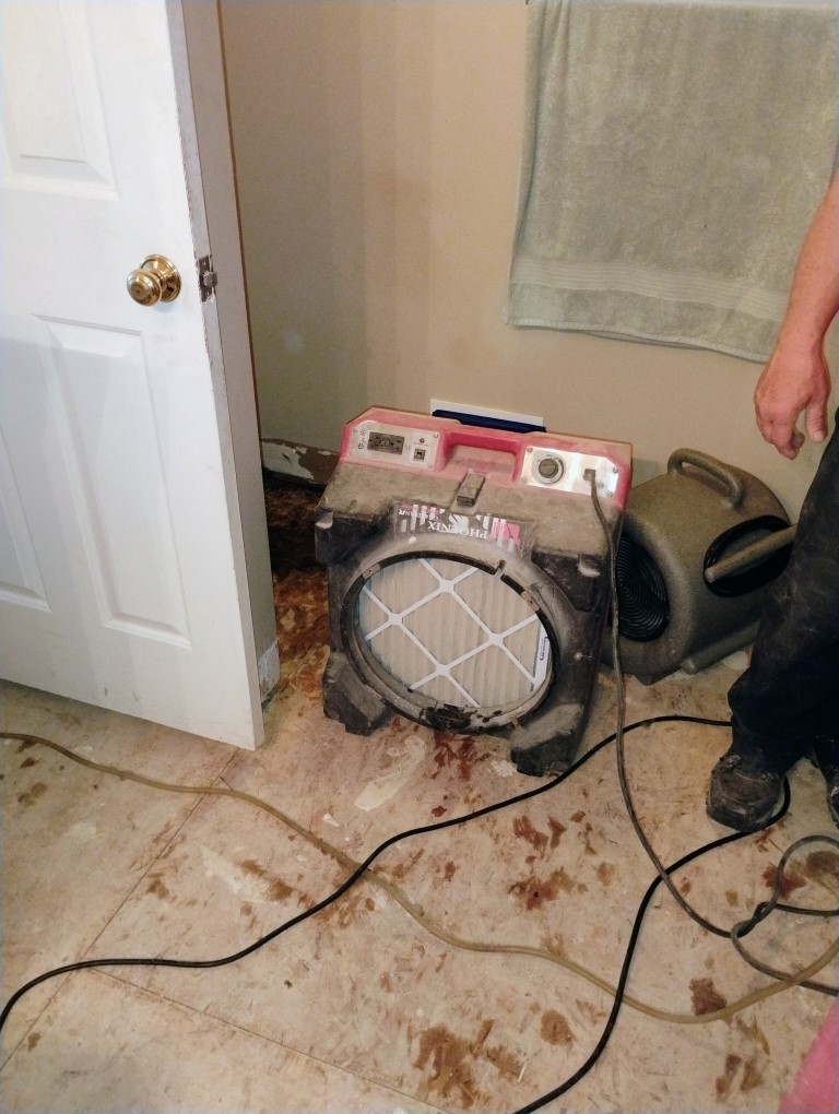Bathroom drying and restoration preparation in Ypsilanti MI